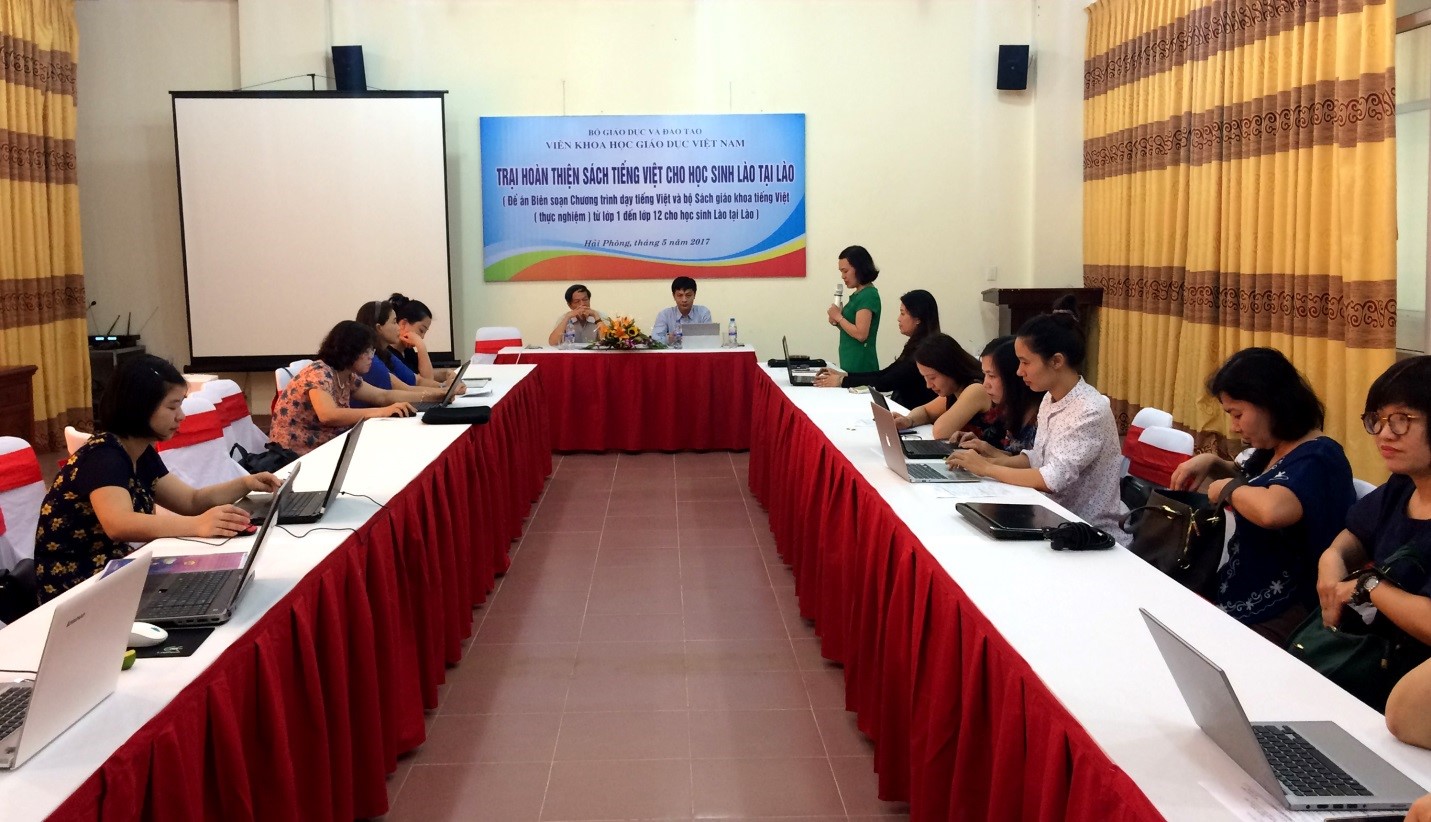 Trại hoàn thiện sách tiếng Việt cho học sinh Lào tại Lào